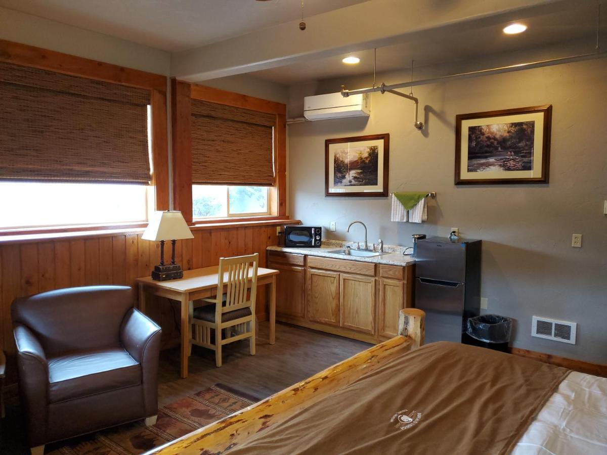 Buffalo Lodge Of Bigfork Eksteriør billede